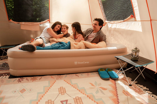 familia en carpa glamping panorama outdoor